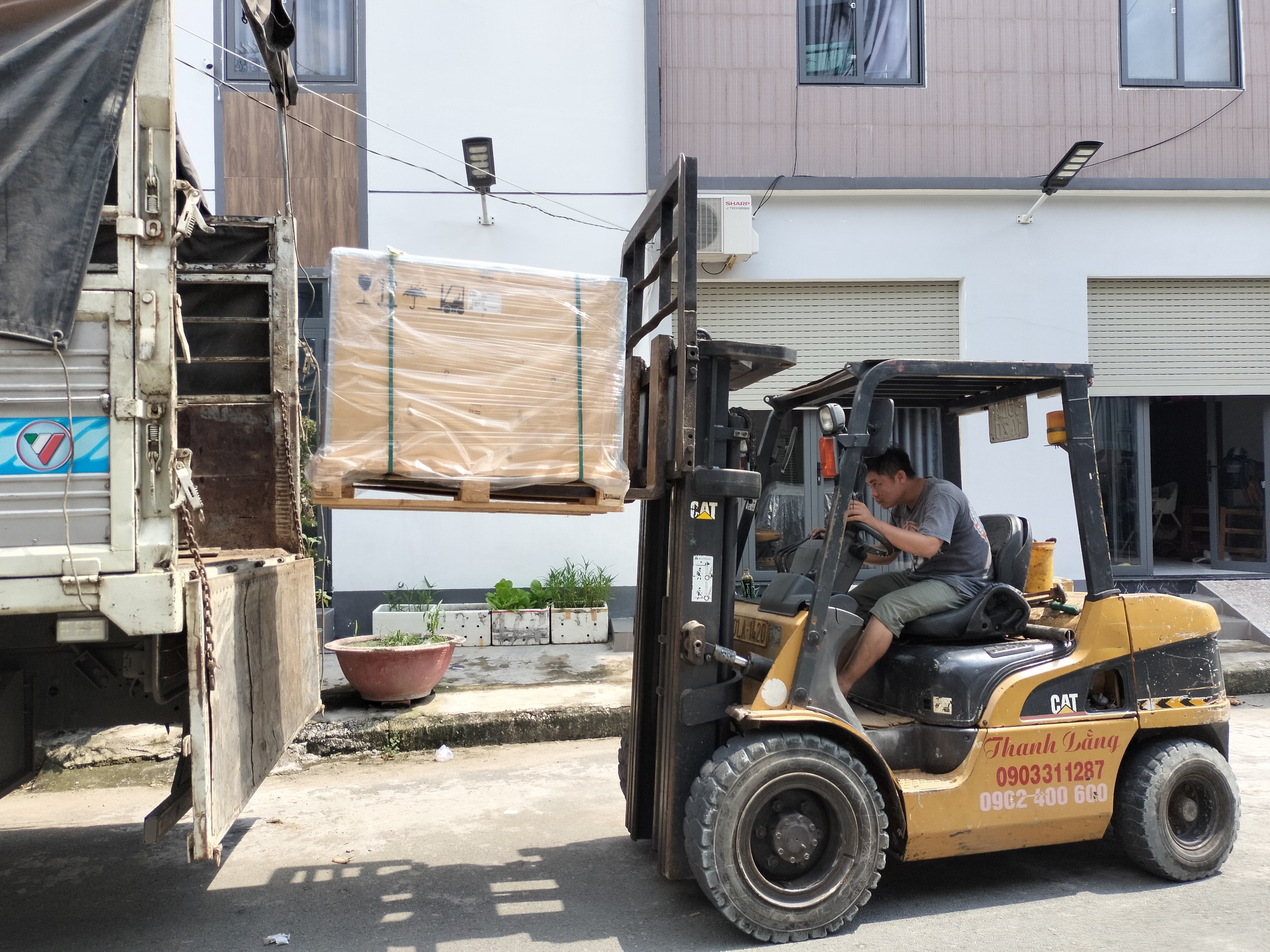 nâng hạ hàng hóa, chuyennhathanthien.com, Công ty Thân Thiện, Chuyển Nhà Thân Thiện, Công ty dịch vụ vận tải Thân Thiện 247, xe nâng hạ hàng hóa, giá xe nâng hạ hàng hóa, xe nâng hạ hàng hóa, giá xe nâng hạ hàng hóa, xe nâng hạ hàng hóa, giá xe nâng hạ hàng hóa, xe nâng hạ hàng, xe nâng hàng là gì