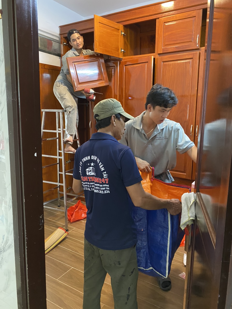 vận chuyển nhà trọn gói quận Bình Thạnh, chuyển nhà quận Bình Thạnh giá rẻ, chuyển nhà quận Bình Thạnh, chuyển nhà trọn gói quận Bình Thạnh, chuyển nhà trọn gói quận Bình Thạnh tphcm, chuyển nhà trọn gói tại quận Bình Thạnh tphcm, dọn nhà trọn gói quận Bình Thạnh, mua thùng carton chuyển nhà quận Bình Thạnh, thuê xe tải nhỏ chuyển nhà quận Bình Thạnh, vận chuyển nhà giá rẻ hcm, vận chuyển nhà quận Bình Thạnh, vận chuyển nhà quận Bình Thạnh giá rẻ, vận chuyển nhà quận Bình Thạnh, vận chuyển nhà trọn gói quận Bình Thạnh, vận chuyển nhà ở quận Bình Thạnh, vận chuyển nhà ở quận Bình Thạnh, chuyển nhà 24/7, chuyển nhà trọn gói 247, công ty chuyển nhà thân thiện, công ty thân thiện, công ty Thân Thiện